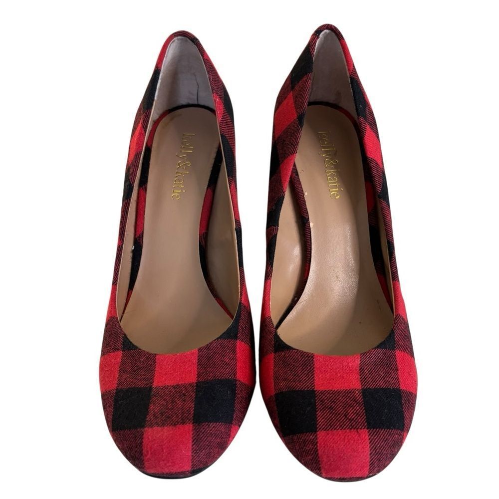 Kelly & Katie Red & Black Plaid Heels in Ladies Size 8.